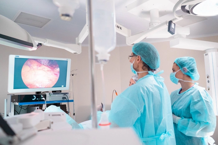 مدت بستری و نقاهت در روش جراحی لاپاروسکوپی بسیار کمتر از جراحی باز است